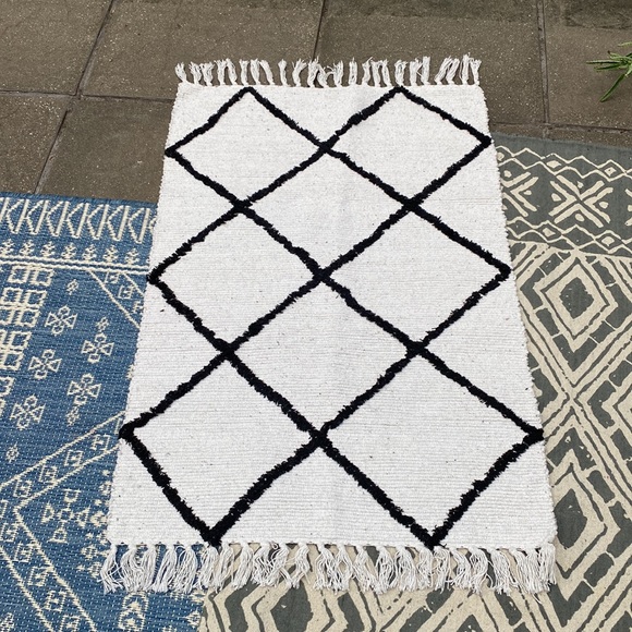 tufted moroccan style rug- mini version 2ft x 3ft - Picture 1 of 9